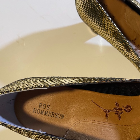Ros Hommerson SZ 9 1/2 W embossed snake black/gold block heel, pump almond toe - Picture 10 of 10